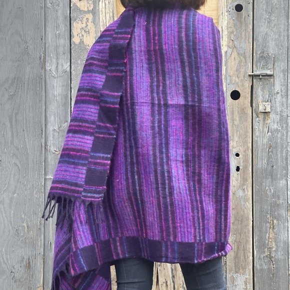 Handloom woollen blanket/shawl/scarf/throw - Picture 3 of 3